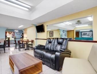 Super 8 By Wyndham Forest Park Nội địa bức ảnh